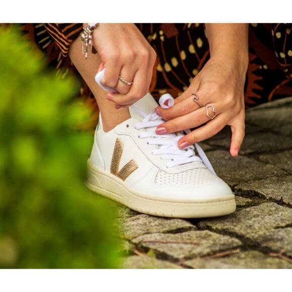 Vert by Veja  Leather Snickers Size 6.5 - Picture 1 of 10
